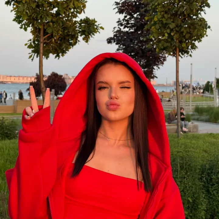 ДЕФФКА ИЗ ПИТЕРА