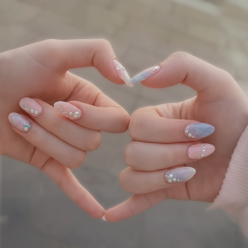 𝑑𝑟𝑒𝑎𝑚 ℎ𝑎𝑛𝑑𝑠 𝑟𝑜𝑢𝑡𝑖𝑛𝑒𝑠