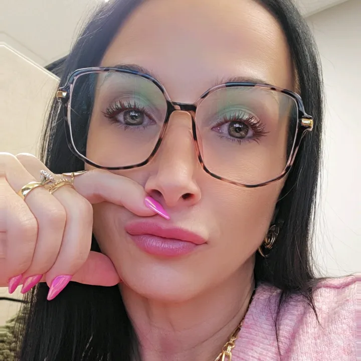 Gloria ⚡️ Brick House Mama