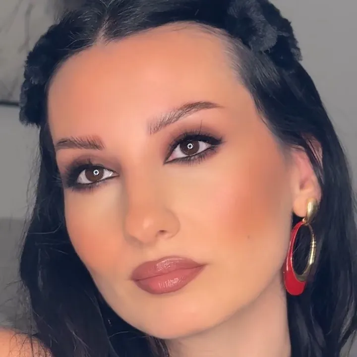 Makeupbyhind