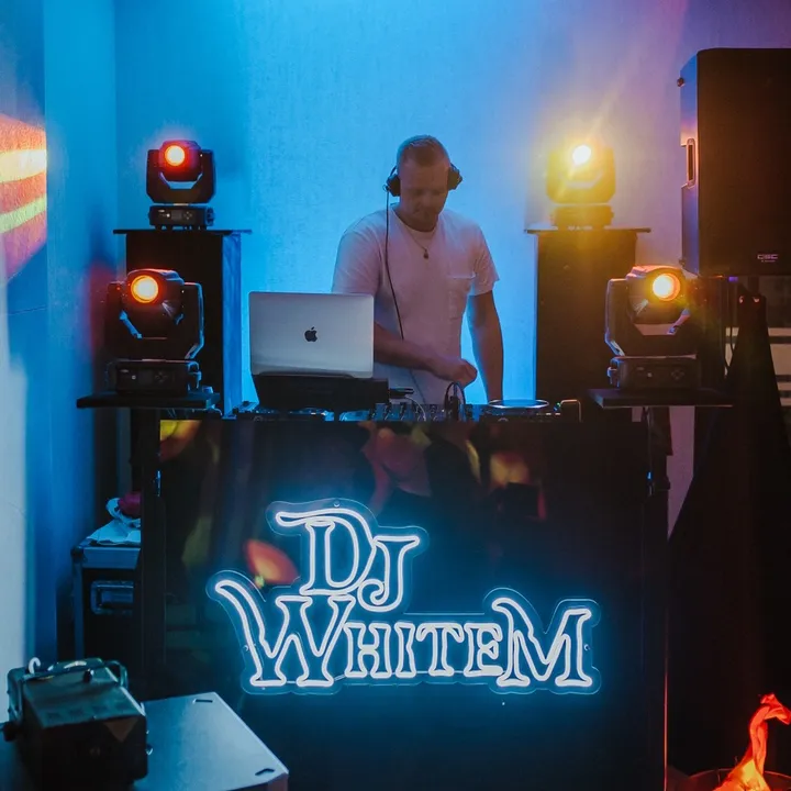 DjWhiteM