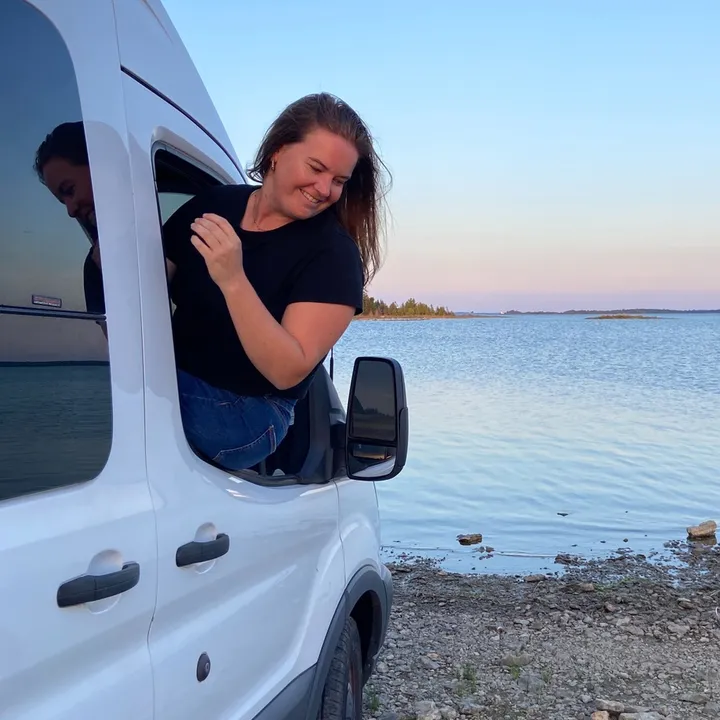 abby b | solo travel 🚐✈️🎒