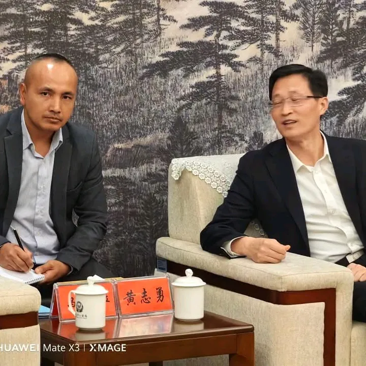 អ៊ុន សារុន 温先生