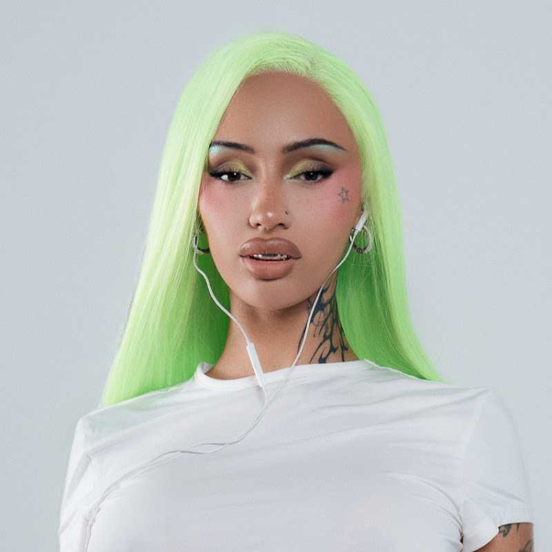 LIZZ aka DJ LIZZ