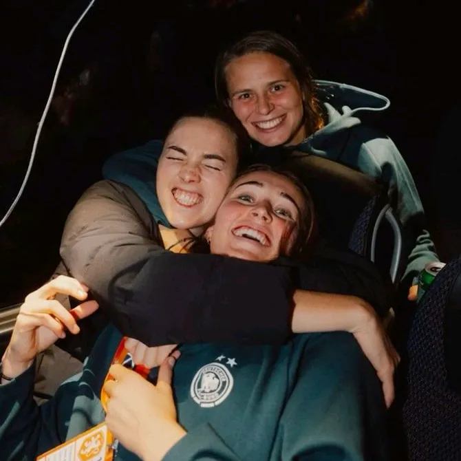 𝙸𝚗𝚊(ʟᴀᴜʀᴀ'ꜱ ᴠᴇʀꜱɪᴏɴ)