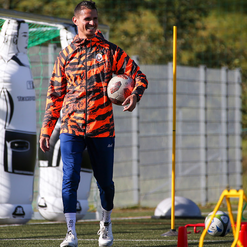 Coach Mesut