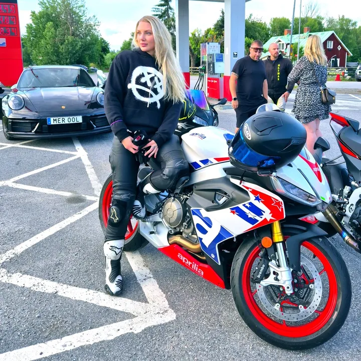 Biker_girl_swe