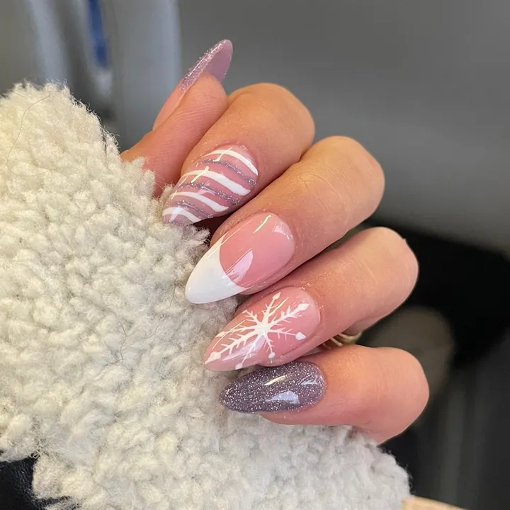 nail by ella
