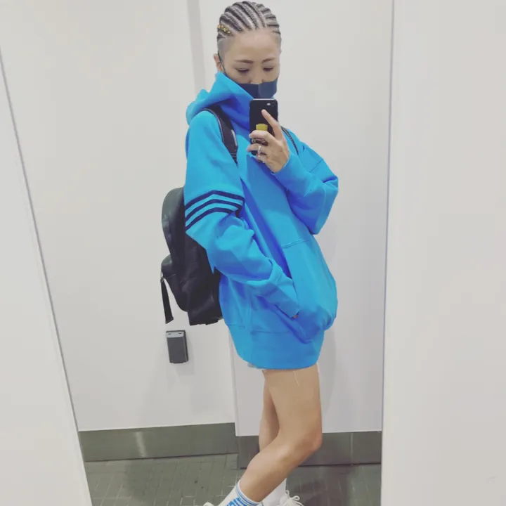 青パーカーあき