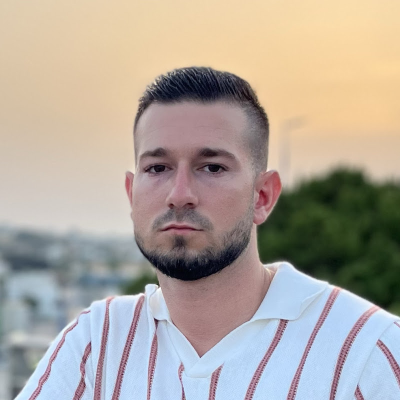 Julien | Clarté & Clients en ligne