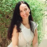 KUNDALINI YOGA TEACHER & AROMATHERAPY EDUCATOR. DUBAI