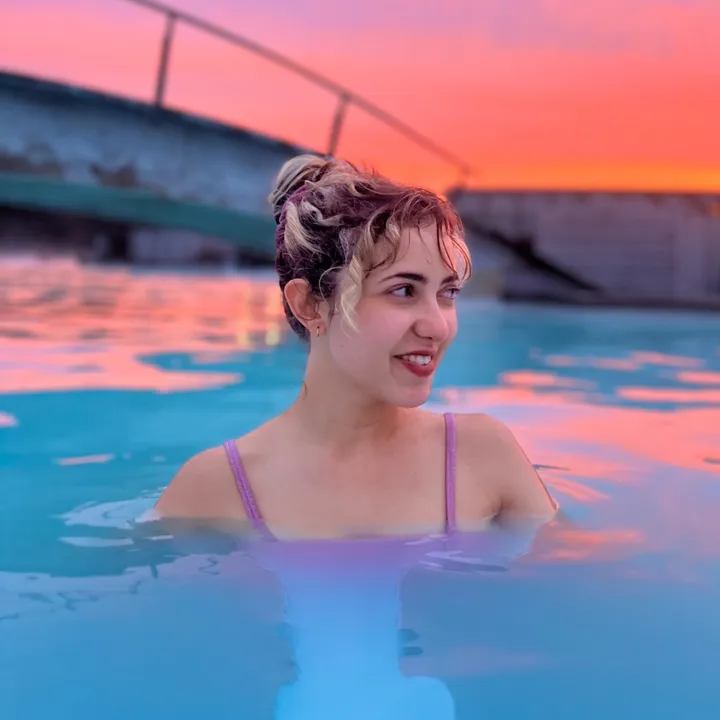 𝐓𝐡𝐚𝐭𝐆𝐢𝐫𝐥𝐀𝐛𝐫𝐨𝐚𝐝