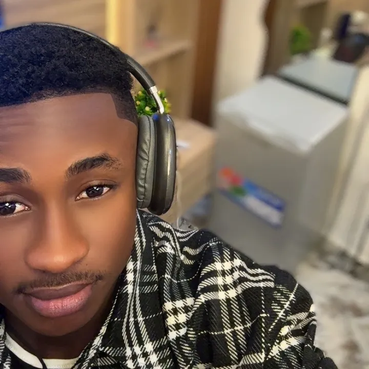 ℂ𝕖𝕝𝕖𝕓𝕣𝕚𝕥𝕪 𝕊𝕟𝕒𝕫𝕫𝕪