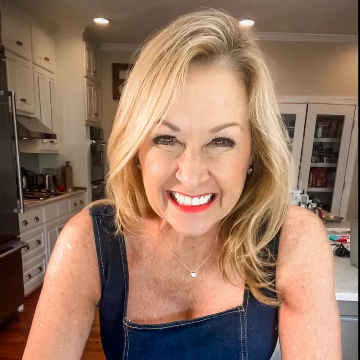 Sherri Goggin \\ OnPlumNelly