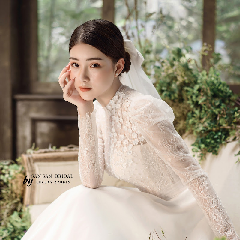 Sansan Bridal Studio