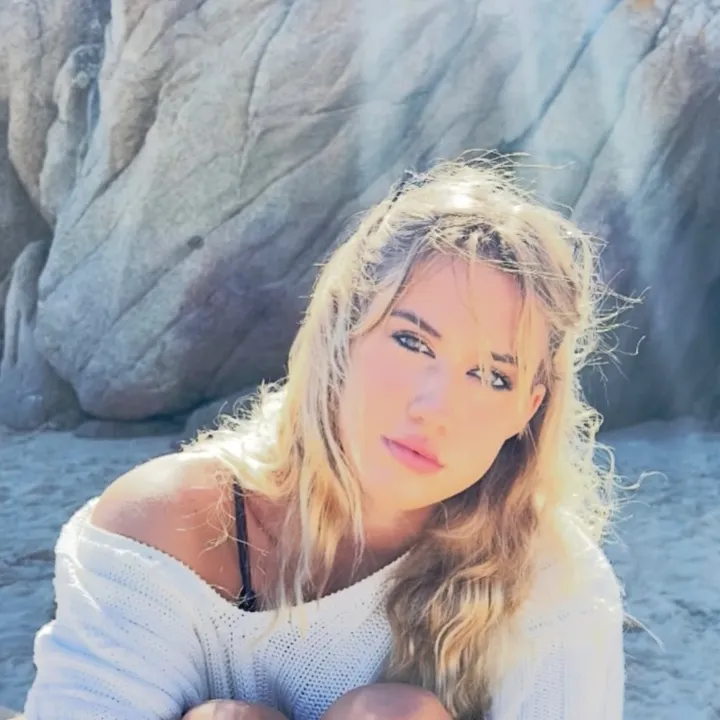 ariannaglowfit