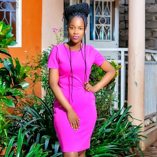 Martha Praize👸🇺🇬🦋