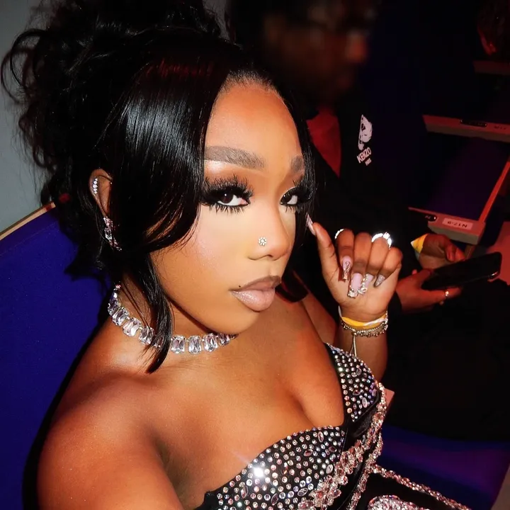 Ｍ Ｅ Ｒ Ｖ Ｅ Ｉ Ｌ Ｌ Ｅ