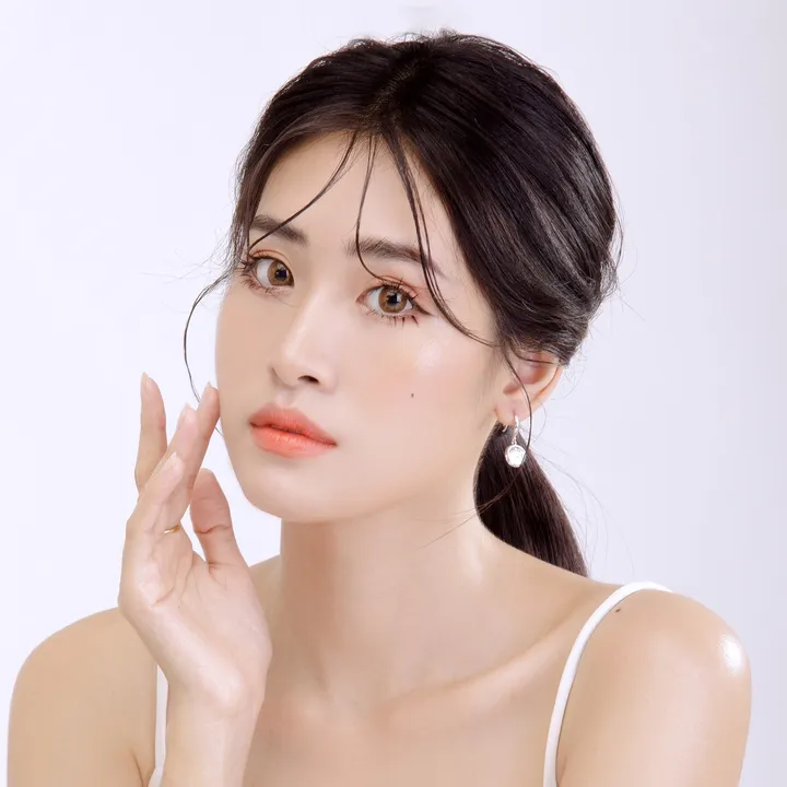 Aye Chan May Makeup Artist