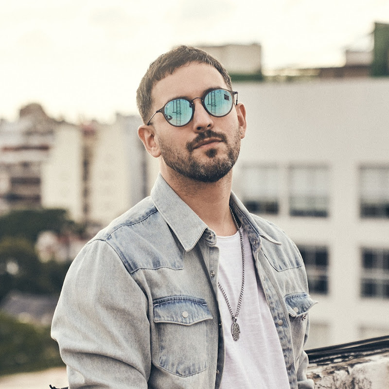 VEC - @AnibalVecchio - Director & Photographer