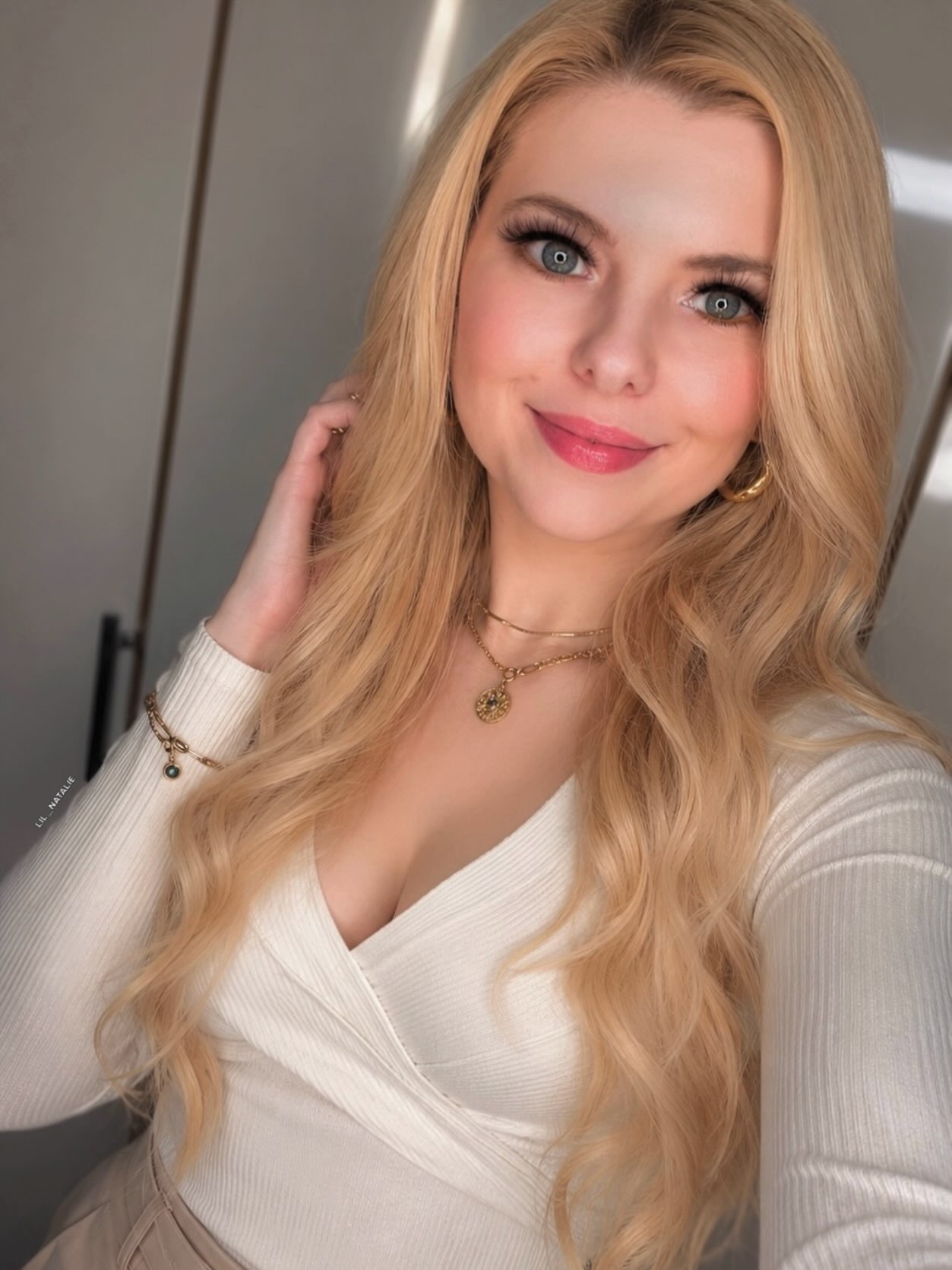 Lovin‘ my Holiday Glow Look🫶✨ *Anzeige 

Hollywood Blush & Glow Glide Palette 
Pillow Talk Lipstick
@charlottetilbury 
#charlottetilbury #ad #magicbeautystars #blondie