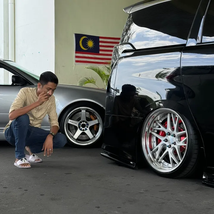 - Apik B.stance -®️