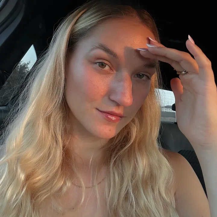 Elena I content creator