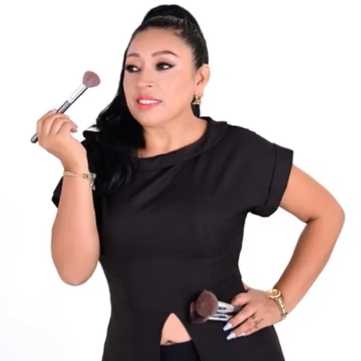 VIO MAKEUP