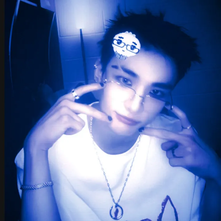 Hyujin fingernails