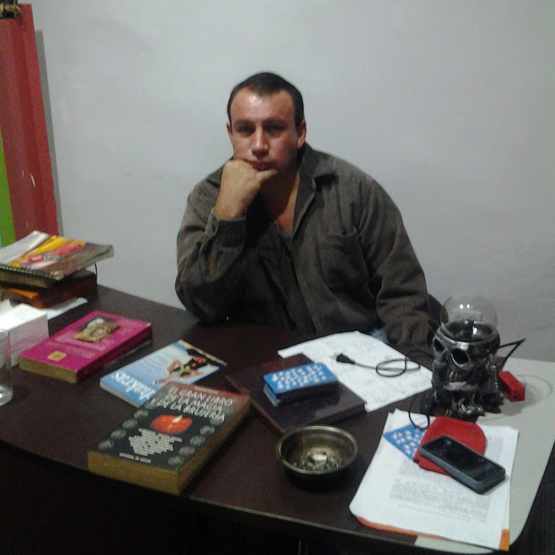 Santiago Ruiz Tarotista parapsicologo