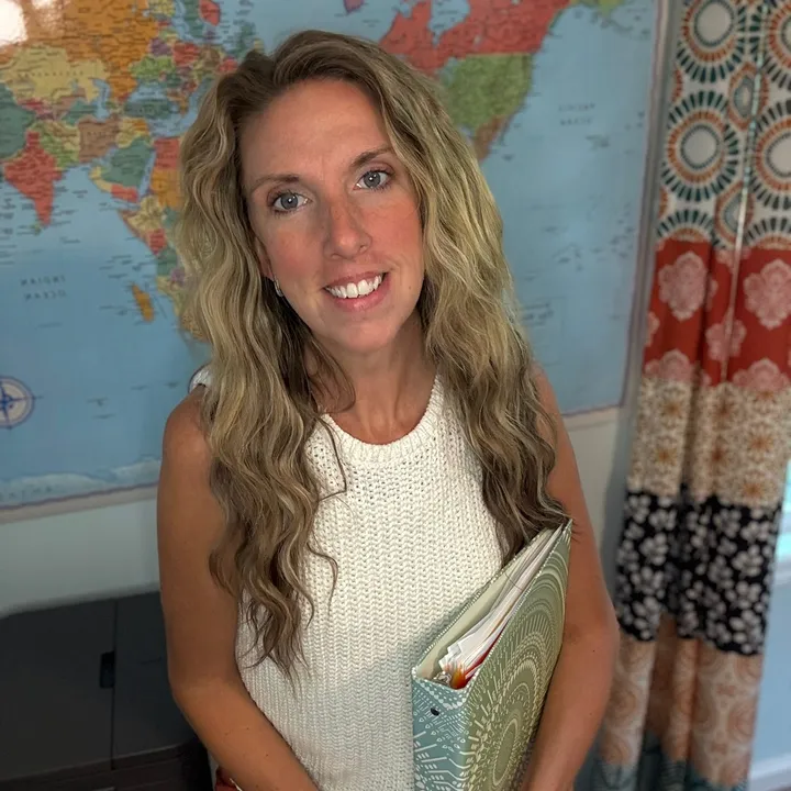 Nicole 📚Homeschool Lady