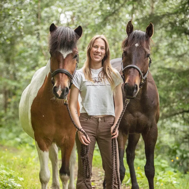 🤎 Mali and her horses