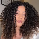 Larissa Rezende | Cachos e Makes