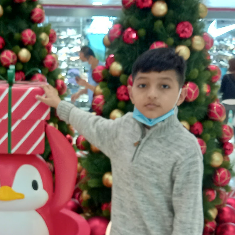 R Yousaf mom H K 🇭🇰 