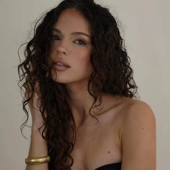 Chloé De Barros