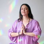 Emma Wertheim ✧ Mudra & Meditation Teacher, Author & Artist