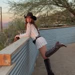 Ellis | Virtual Stylist & High-Street Fashion Finds