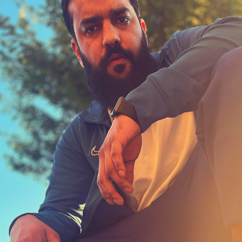 Pakistani Vlogger in Canada - LifestyleAhsan