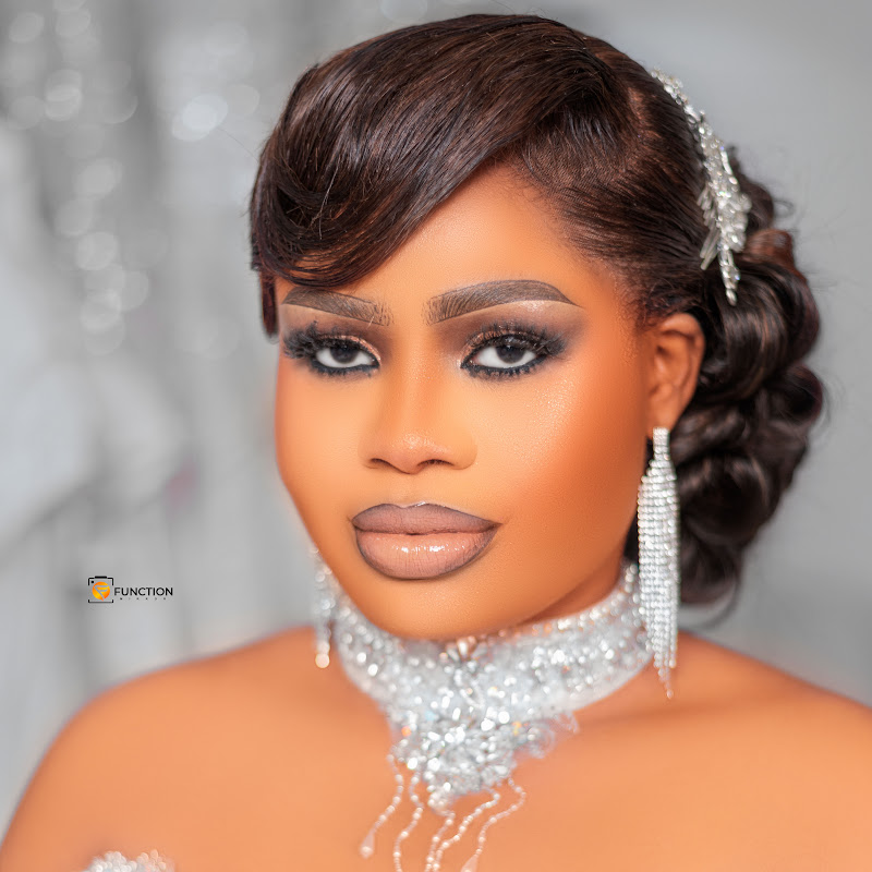 UCHE GIVETHANKS .C