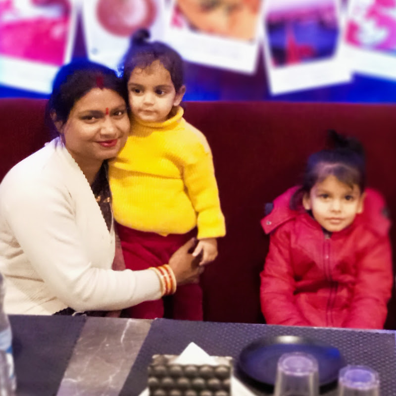 Priyanka Abhi YouTuber..