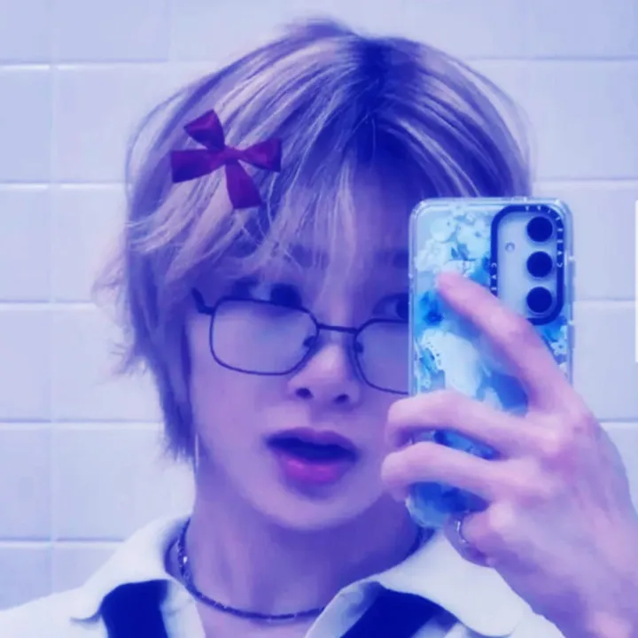༒︎