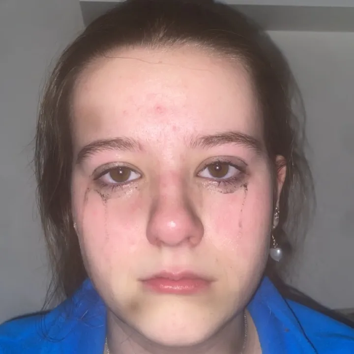 Ella_skarra
