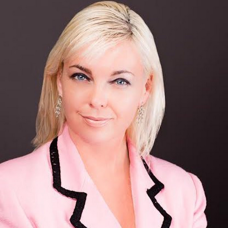 Holly Calderwood Luxury Homes Realtor 