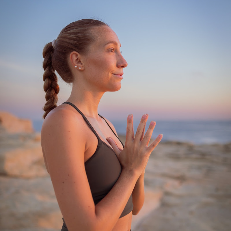 Ellen Amina Yoga