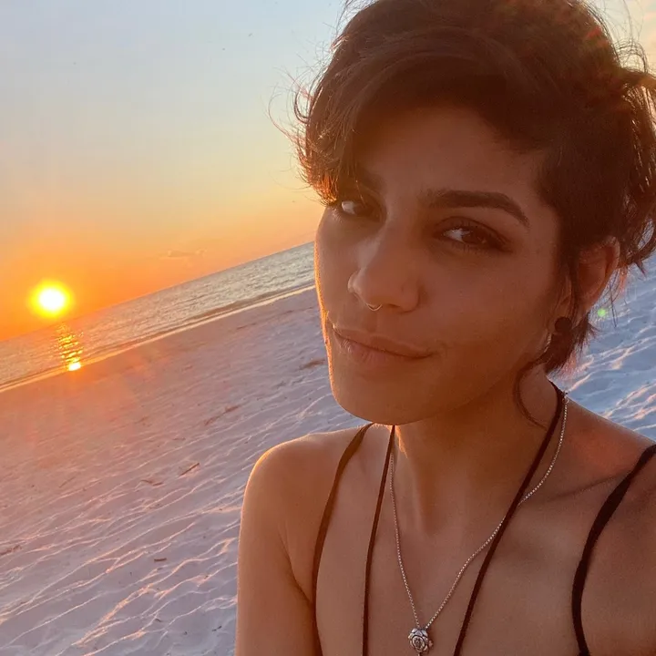 𝔞𝔫𝔦𝔢 𝔟𝔬𝔡𝔶