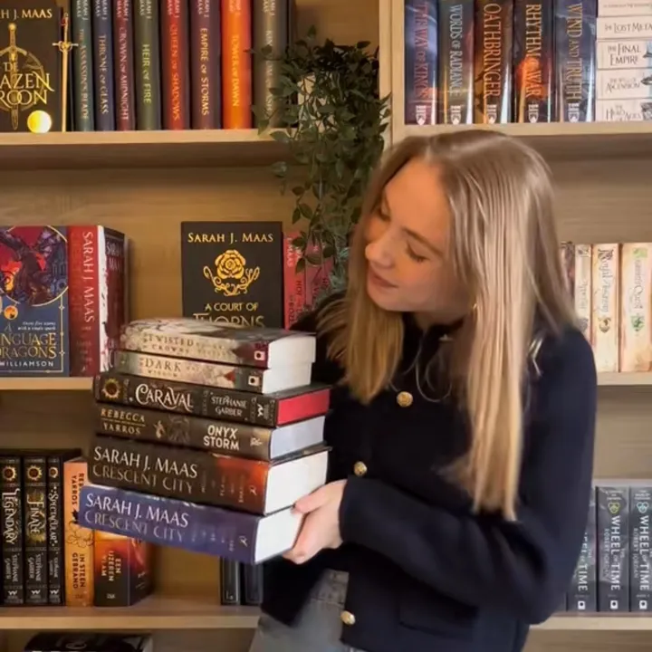 Tine 🧝🏻‍♀️📚