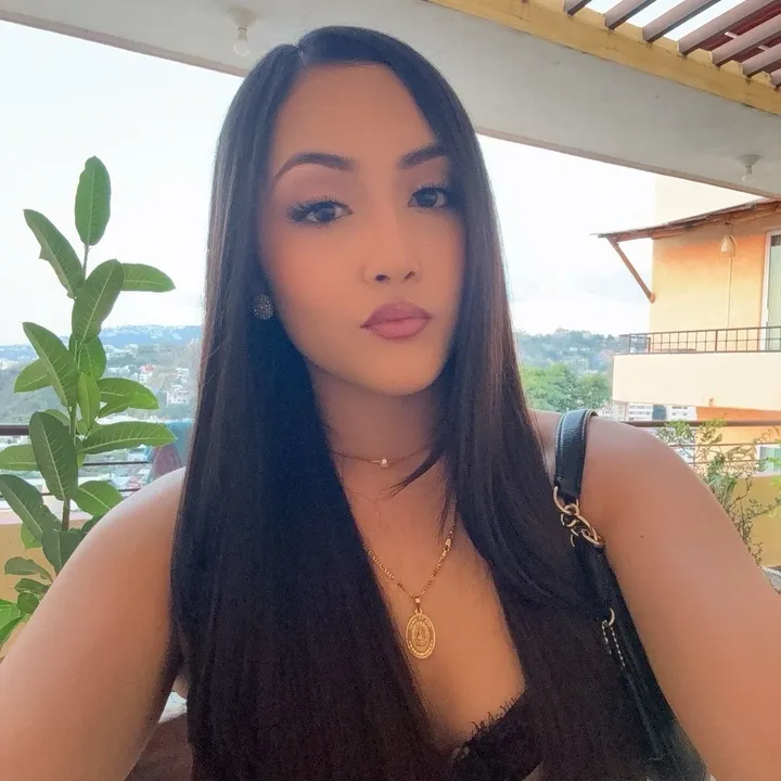 esme g ᥫ᭡