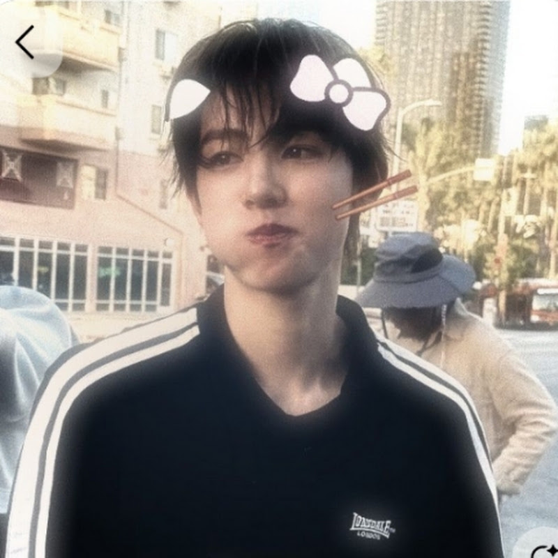 ୨୧ 𝐃𝐢𝐢𝐕𝐀𝐙 ୨୧