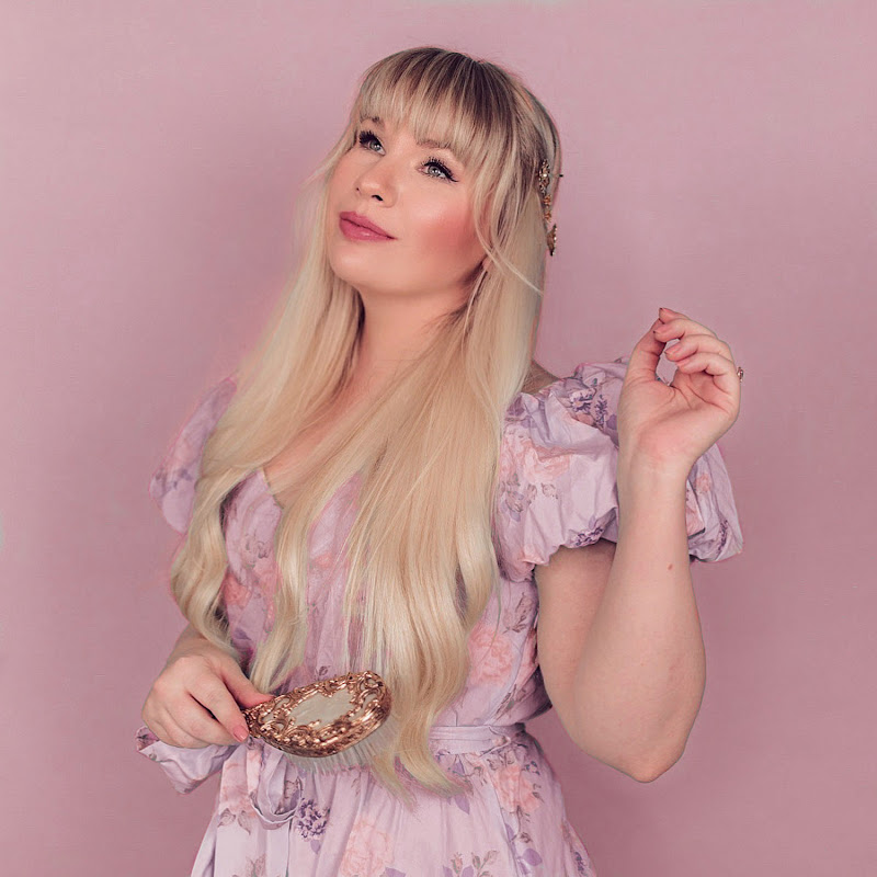 Lizzie in Lace