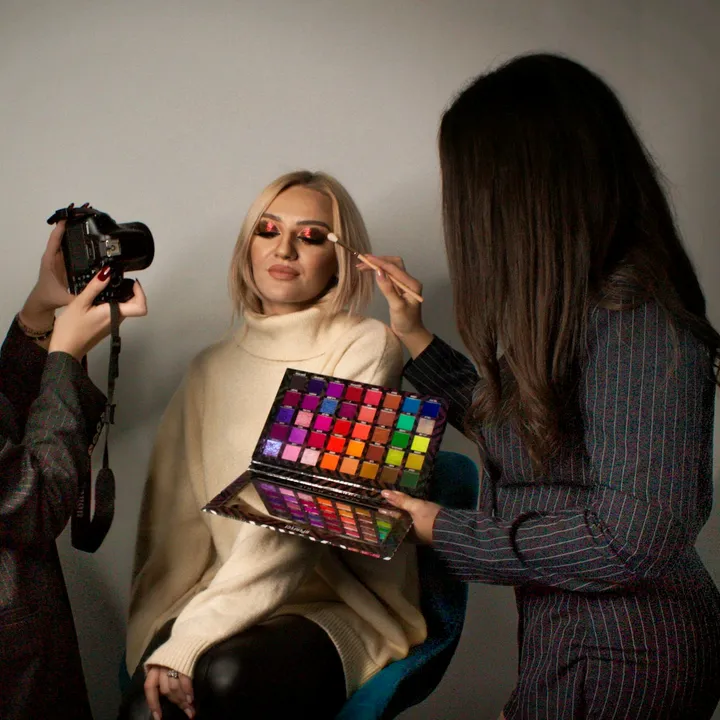 Iulia Lungeanu Make-up Artist